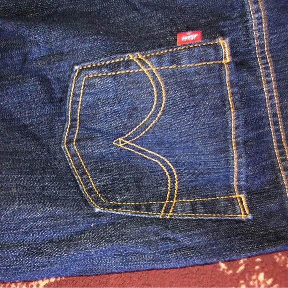 Levi's Dark Blue woman’s Jean capris with slit inside. - new or like new - Picture 8 of 10